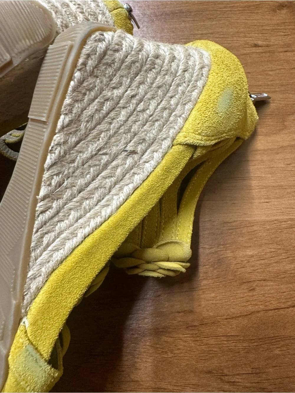Kenneth cole Women’s Yellow Suede Wedge Sandals with Floral Detail size 7.5